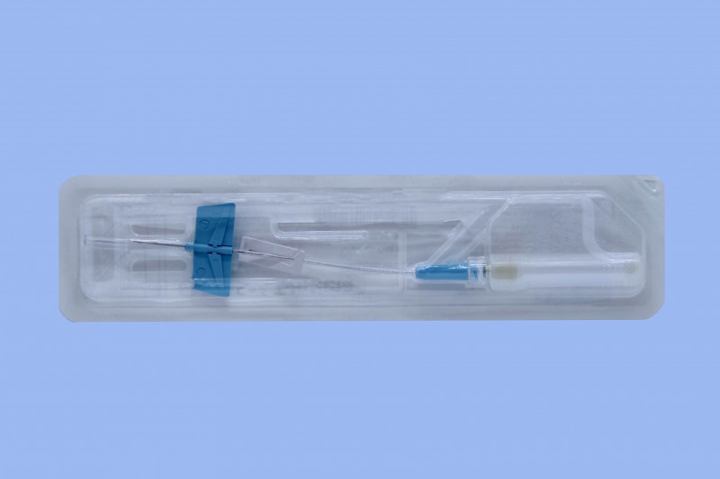 BD Saf-T-Intima 22 Gauge x 3/4 inch Closed IV Catheter System w/ Wings/PRN & Needle Shield, Blue, 200/Case