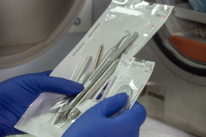 3D Dental Kangaroo Self Sealing Sterilization Pouch 7.5" x 13" 10/CS