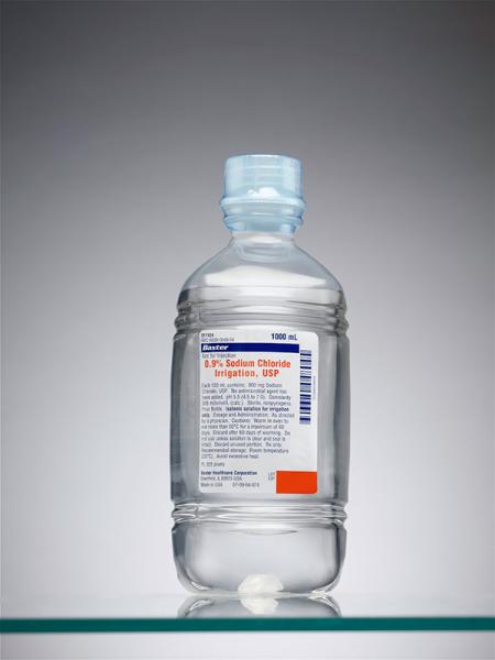 Baxter™ 0.9% Sodium Chloride Irrigation, USP, 1000 mL Plastic Pour Bottle